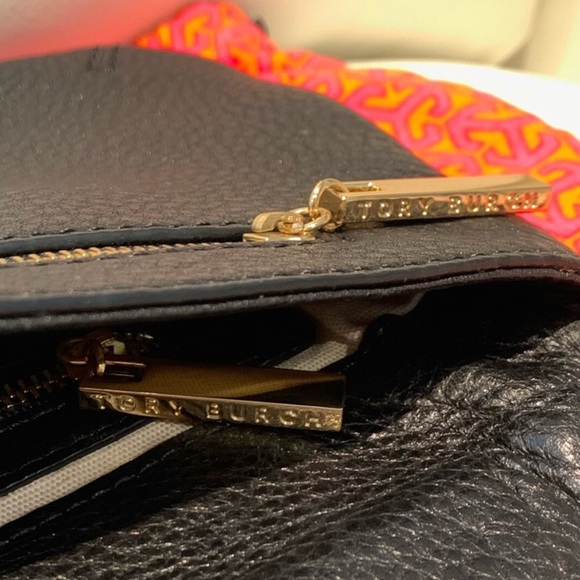 Tory Burch Classic Clutch - black leather and gold straps - very elegant… - Picture 8 of 8